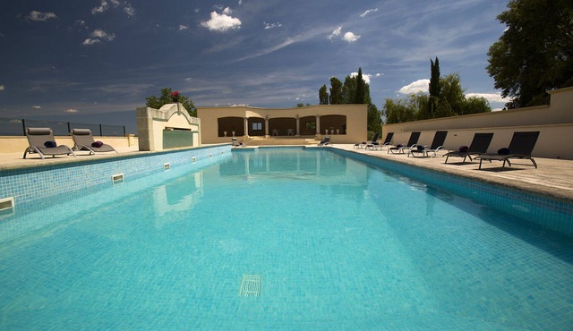 Facing a green esplanade, Lardiers cottage for 5 people