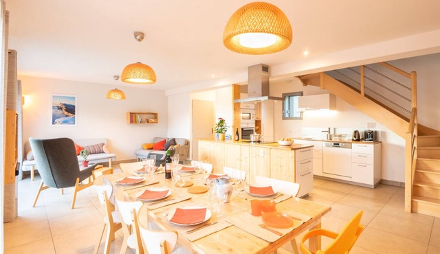 Facing south, garden, exceptional view, super equipped. Ideal for 2 families