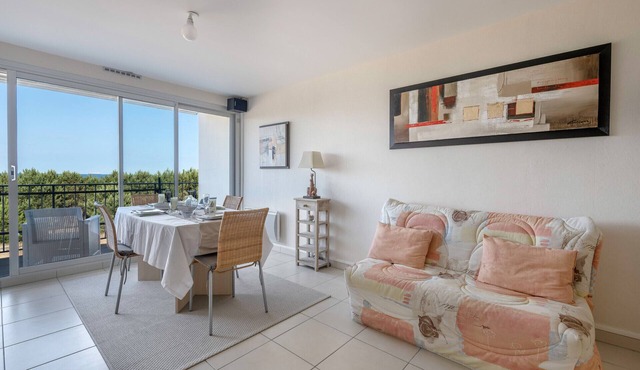 Facing the sea, apartment for 4 in Saint Br&eacute;vin