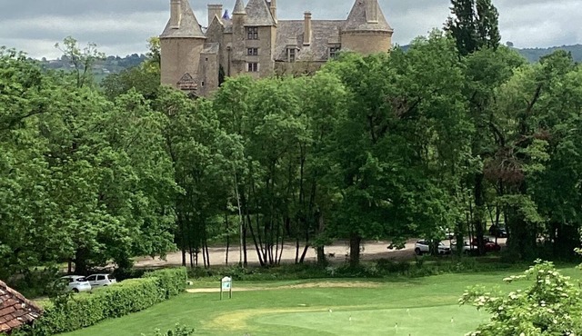 Facing the Gulf and Château de Montal