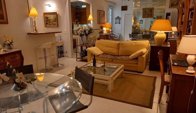 Facing the Invalides dome