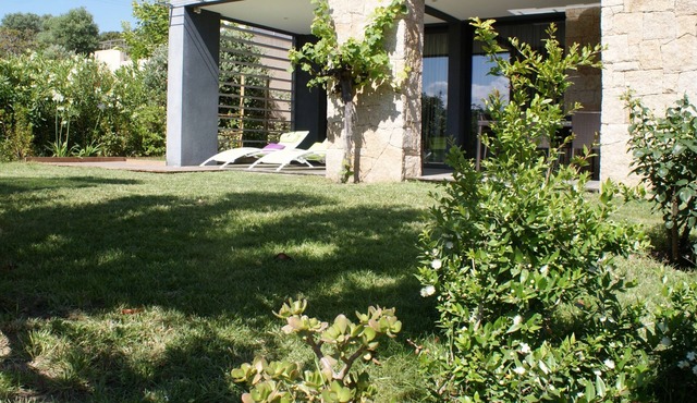 Facing the sea, 30 m from the beach, luxury villa, air-conditioned