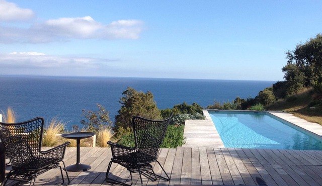 Facing the sea, air-conditioned villa for 10 people, with spa and secure heated pool