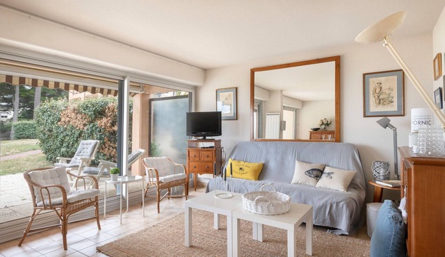 Facing the sea, close to the beach for 4 people.