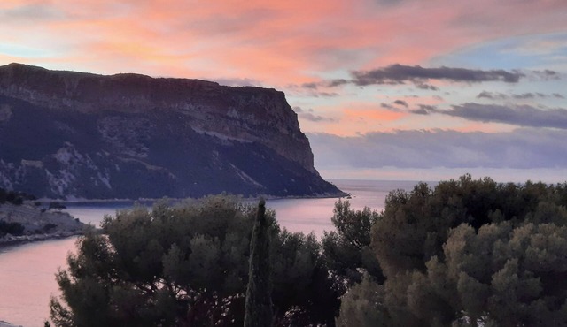 FACING THE SEA! T3 70m2 - 2 bedrooms - 5mn from the beach and the Calanques