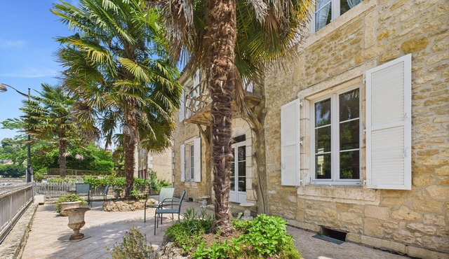 Facing the Vézère River – House for 6 – Terrace