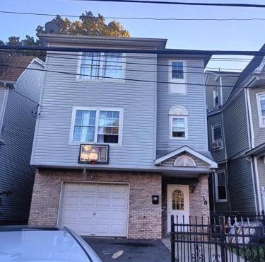 Fada Guest House - 38 Yates Ave Newark