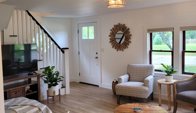 Fair Winds Cottage ~ 1 mile to Kennebunk beaches