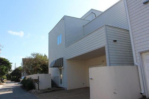 Fairbanks House with beach access just steps from your front door