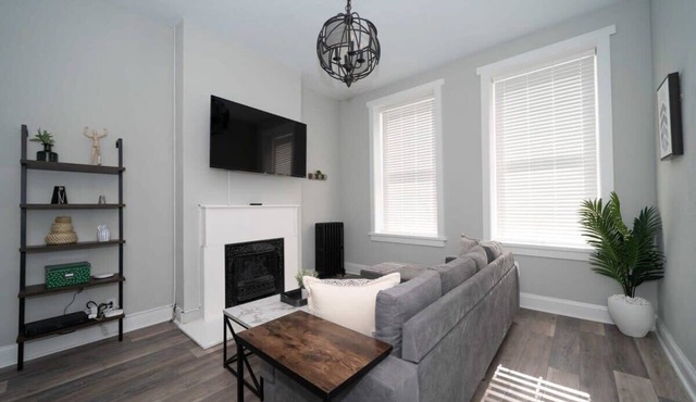 Fairfax Manor Plume Suite