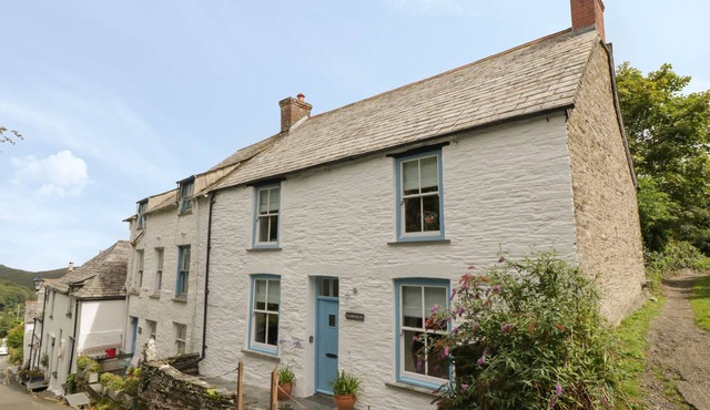 FAIRFIELD COTTAGE, pet friendly, with open fire in Boscastle