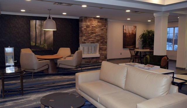 Fairfield Inn and Suites by Marriott Youngstown Austintown