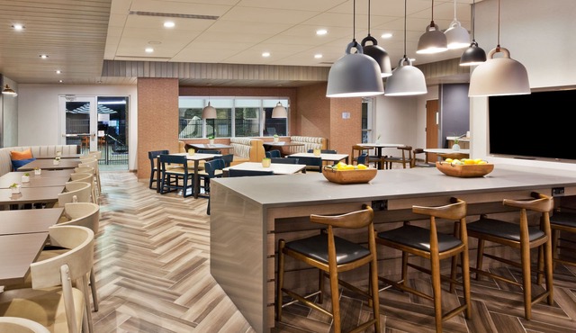 Fairfield Inn & Suites by Marriott Birmingham Colonnade