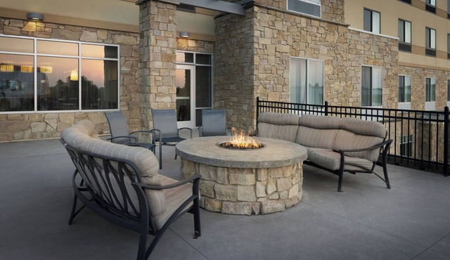 Fairfield Inn & Suites by Marriott Lincoln Southeast