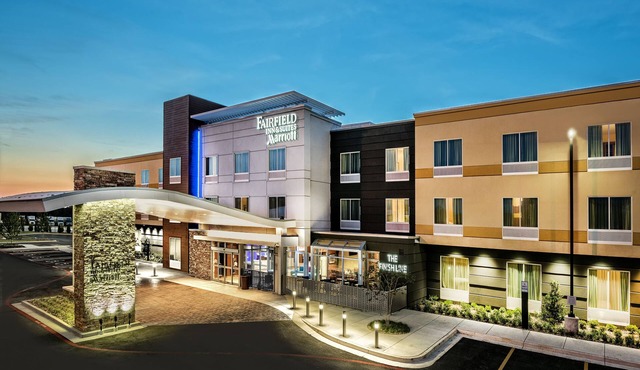 Fairfield Inn & Suites by Marriott Van Canton Area