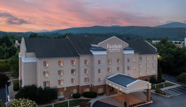 Fairfield Inn & Suites Roanoke Hollins/I-81