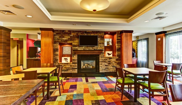 Fairfield Inn & Suites by Marriott State College