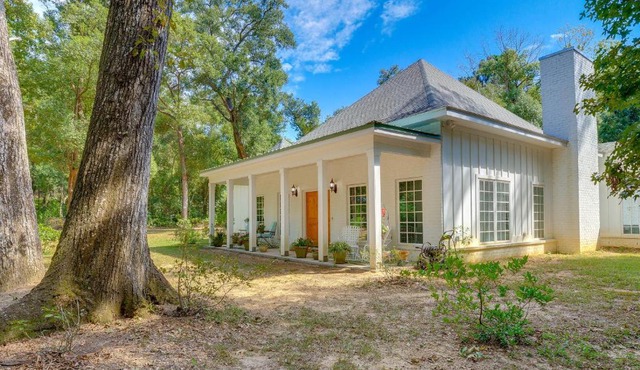 Fairhope Cottage 2 Mi to Town and Pier!