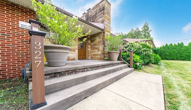 Fairlawn 327 | 6 BR 2F & 4H Bathrooms