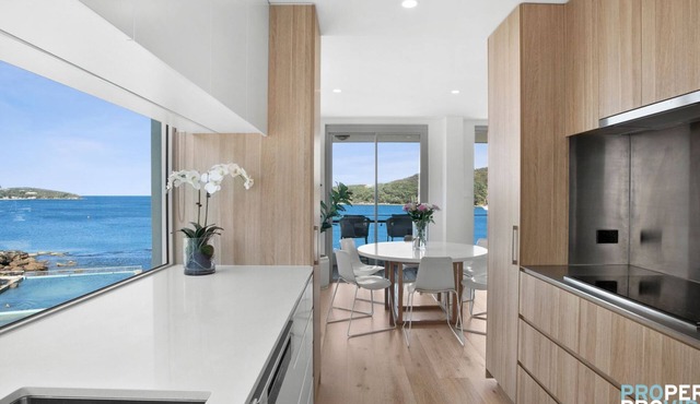 Fairlight Luxe Waterfront Apartment