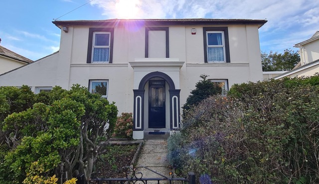 Fairlight - Sleeps 9, beautiful house in Ryde. Five mins walk from beach.