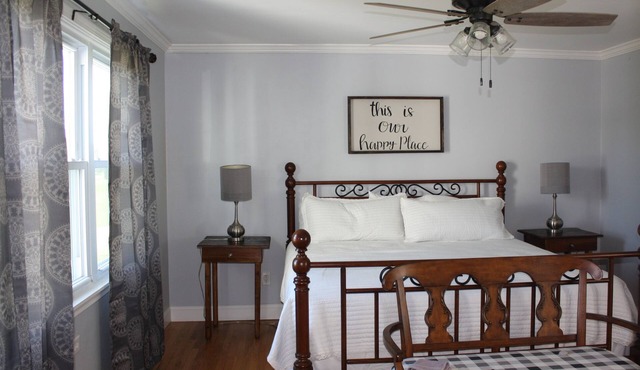 FairOaks Place Sleeps 6 King, Queen with foldout couch near Barter & Va Creeper