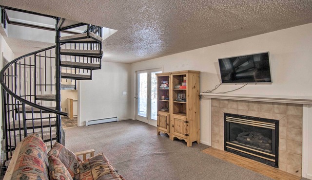 Fairplay Getaway w/Game Room & Mtn-View Deck