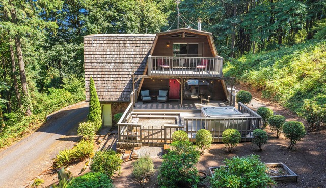 Fairview Cabin: 3bed/3.5ba Chalet in Wine Country!