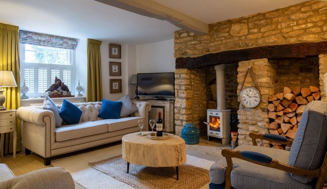 Fairview Cottage, Longborough - sleeps 8 guests in 4 bedrooms