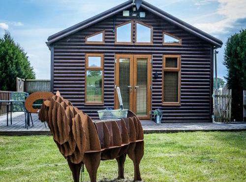 FAIRVIEW FARM Holiday Accommodation 14 Luxury Lodges, Cabins, Dog Friendly, Suitable for Couples, Families and Groups, Wedding Guests , Corporate events, Sleeps 2-65 guests in Ravenshead, Nottingham near Sherwood Forest, set in 88 acres