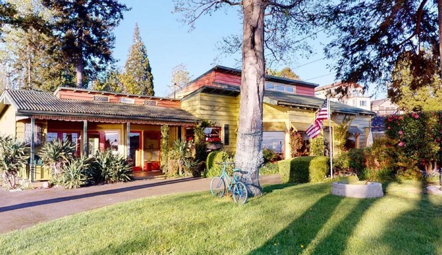 Fairview Lodge BIRCH BAY Waterfront Home Sleeps 13+ on Birch Bay Dr.