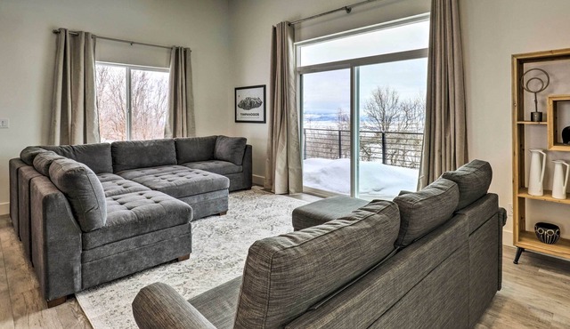 Fairview Vacation Rental w/ Mountain Views!