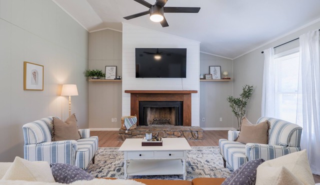 Fairway Family Oasis: King Beds, Pets Allowed, Golf Course Neighborhood