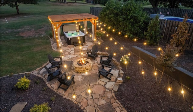 Fairway & Finch: On The Course > Bike In/Out > Hot Tub