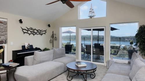 Fairway Harbor View by AvantStay Outdoor Oasis