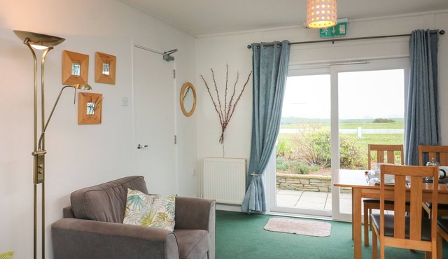 FAIRWAY LODGE, country holiday cottage in Bigbury-On-Sea