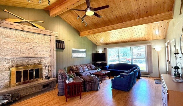 "Fairway to Heaven' – Walk to Golf, Beach, Lake, Bar & More!