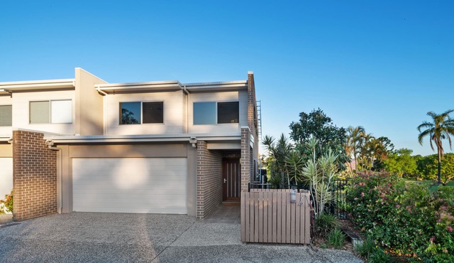 Fairway Village @ Windaroo Lakes Golf Club