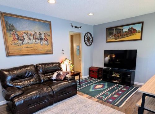 FairWestern, 5 bedrooms, 2 baths, sleeps 11