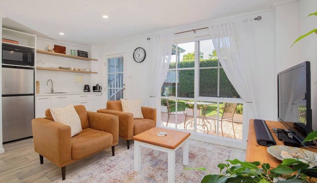 Fairy Nook Charming Granny Flat with Shared Garden