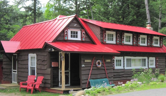Fairy-tale Cabin in White Mountains, Historic Charm "Dundee Lodge" - Sleeps 5-6