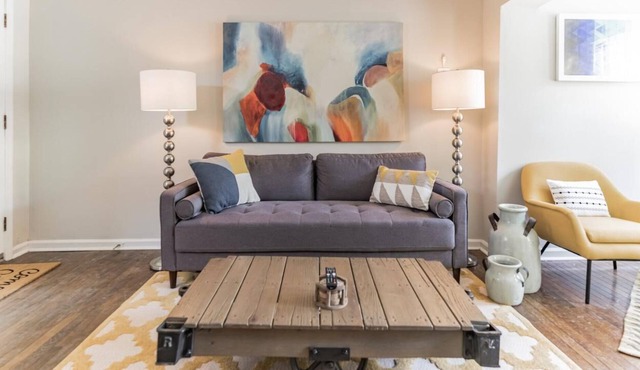 Fairy Tale Setting on cobblestone street, 2 bedroom home in Queen Village area