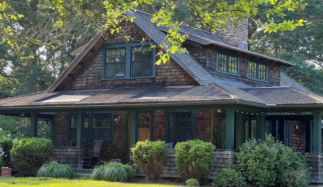 Fairytale 5-bedroom Arts & Crafts bungalow in peaceful Little Compton