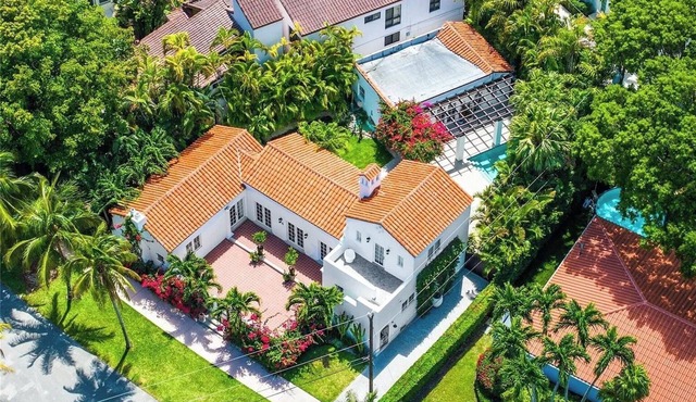 Fairytale Coral Gables 4BD, Italian Village, Pool, Sauna, Family/Pet Friendly