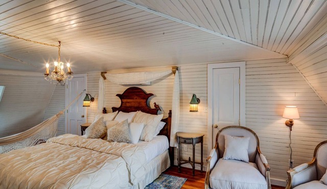 Fairytale Loft Suite | 1 bed, 1 bath Luxury Apartment in Downtown Belmont