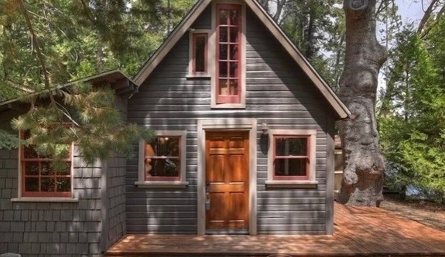 Fairytale themed secluded cabin- pets ok, king bed, fast Wi-Fi!
