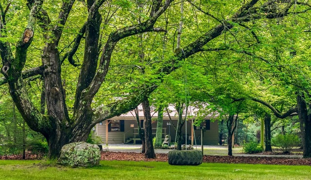 Faith Family Farmhouse | Guest Cottage | Farm | Fire Pit | WiFi | Dog Friendly