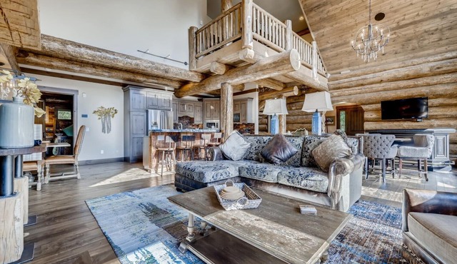 Falcon Mews Lodge: Stunning Luxury Mountain Home