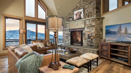 Falconhead Lodge - South