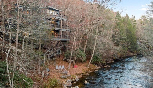 Falcons Nest- Pet Friendly | River Front Home | Outdoor Fire Pit | Fightingtown Creek